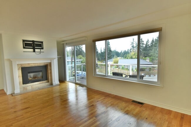 Building Photo - 4Bd/2.5Ba Edmonds House