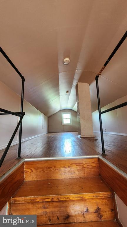 Building Photo - 397 Oriole Ave
