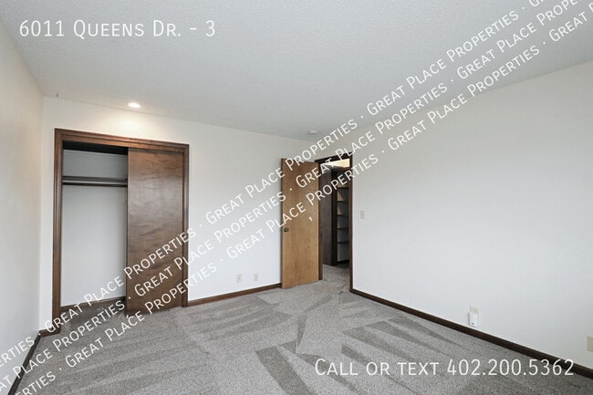 Building Photo - 6011 Queens Dr