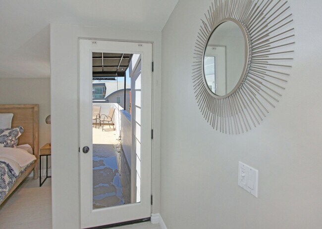 Building Photo - Upgraded 2 BD/ 2 BA on Newport Beach Penin...