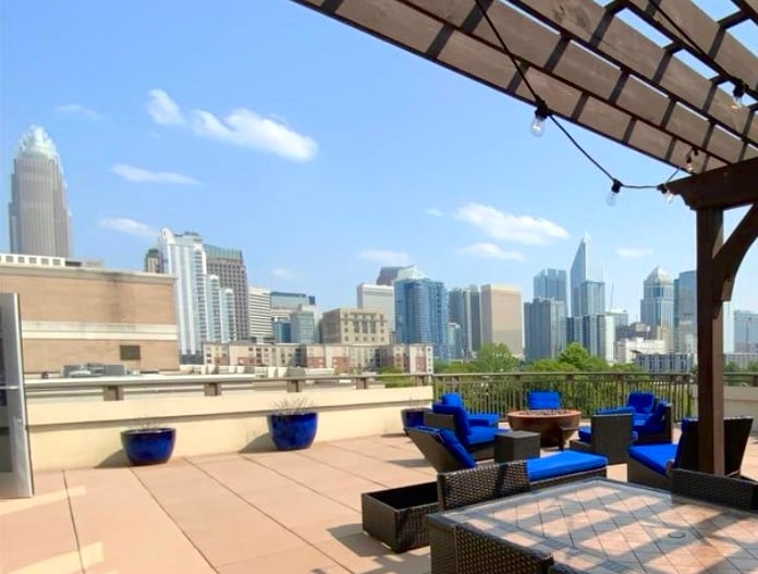 Building Photo - 718 W Trade St