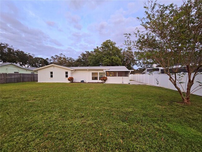 Building Photo - 1028 Chinaberry Rd