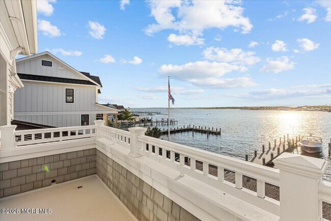 Building Photo - 1200 Bay Ave