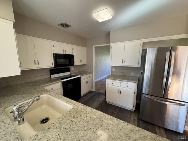Building Photo - 1060 Los Gamos Rd