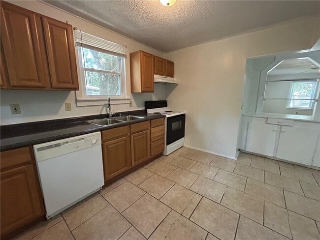Building Photo - 909 Pansy Ct