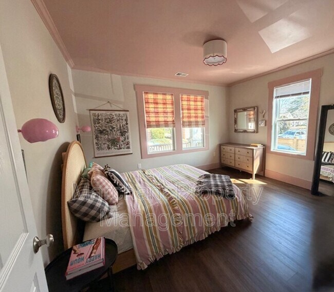 Building Photo - 112 Elm St