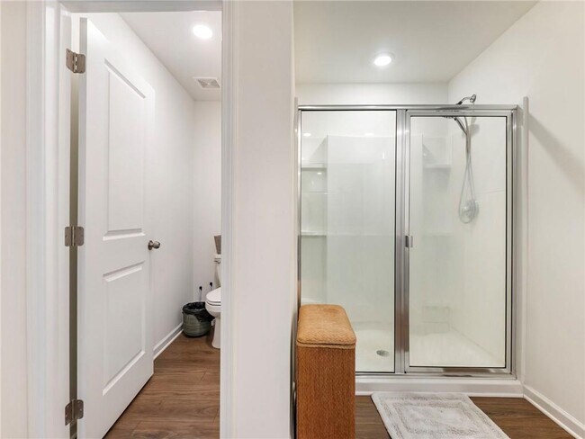 Building Photo - 680 Groover St