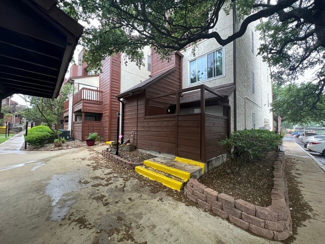 Building Photo - NICE 1 BR CONDO IN DESIRED GATED COMMUNITY*EASY ACCESS TO I35, 410, AND SHOPPING*APPLIANCES INCLU...