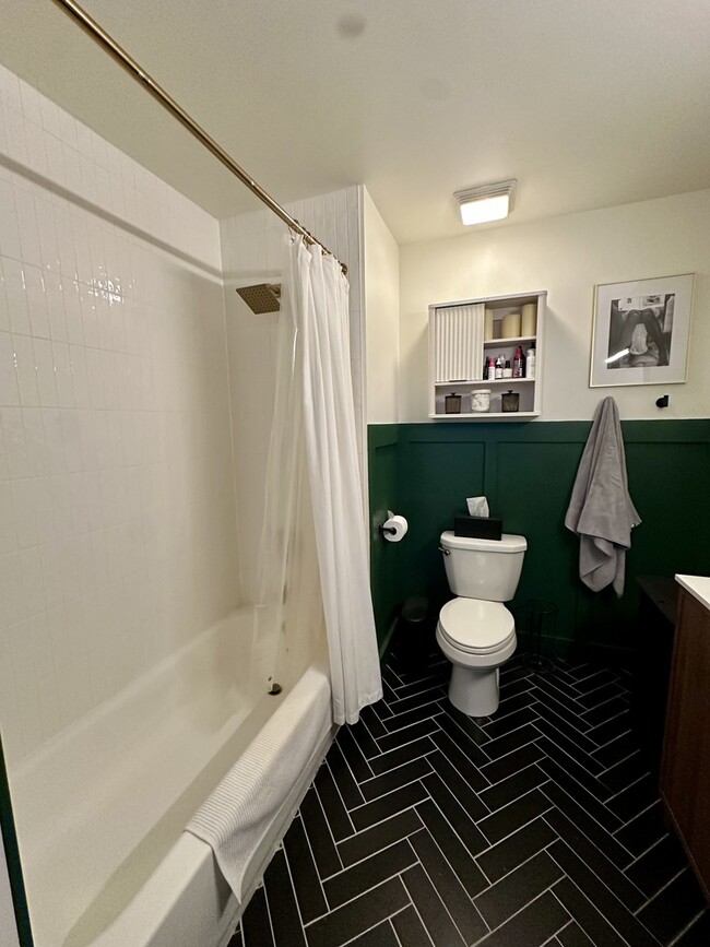 Building Photo - 660 W Wayman St