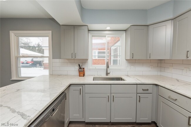 Building Photo - 2539 Warrensville Center Rd