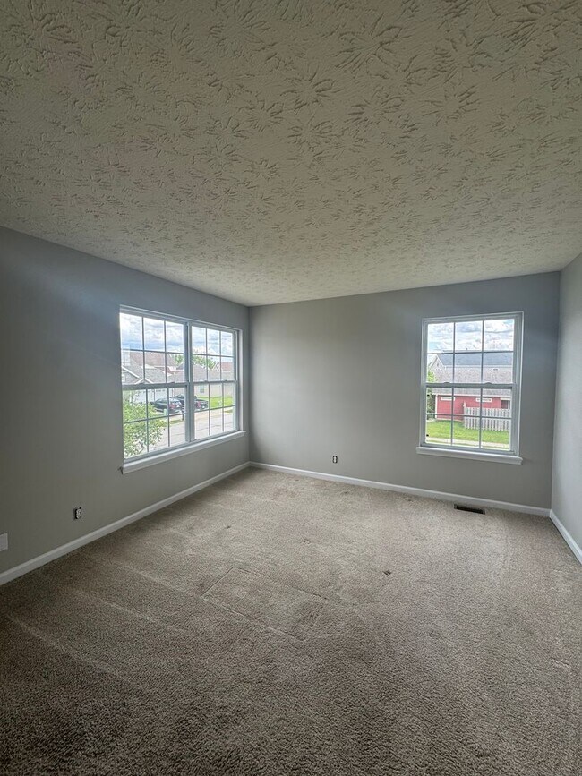 Building Photo - Three Bedroom Home with Fenced in Yard!