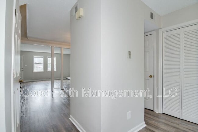 Building Photo - 304 Greene St