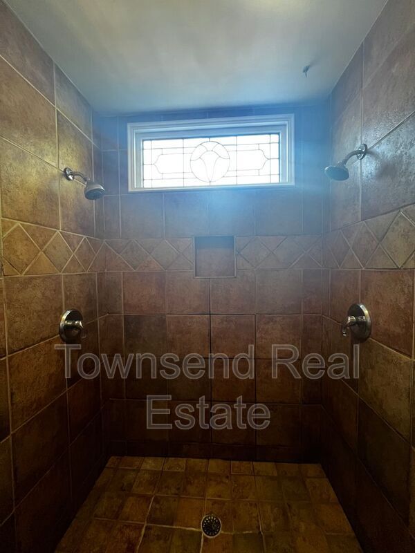 Building Photo - 204 Woodside Ave