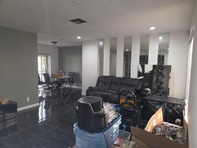 Building Photo - 1474 N Mangonia Cir