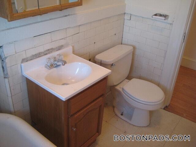 Building Photo - 1175 Boylston St