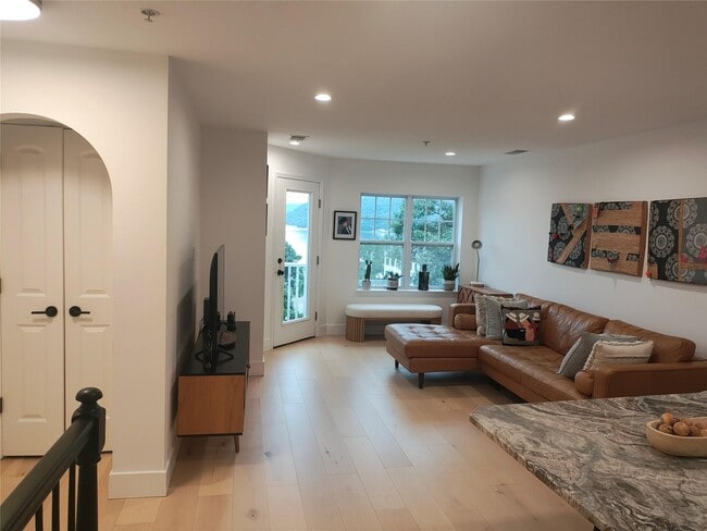 Building Photo - 322 Highridge Ct