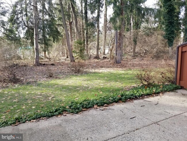 Building Photo - 1005 Worthington Dr