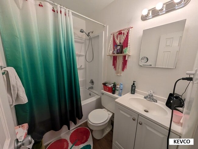 Building Photo - Great Townhome Near Horsetooth Resevoir!