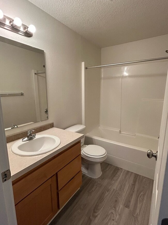 Building Photo - Beautifully Renovated 3 Bedroom Townhome i...