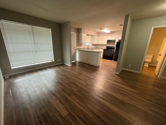 Building Photo - 2916 Bernice Dr