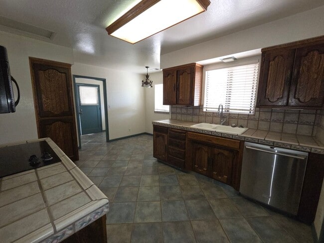 Building Photo - REDUCED!!!