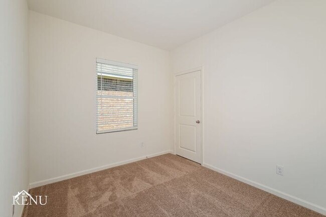 Building Photo - 6032 Mojave Dr