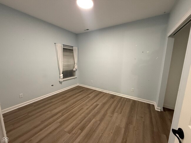Building Photo - 5882 Hollow Oak Trail