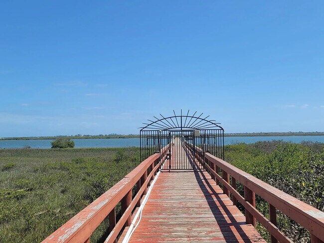 Building Photo - 2 Bedroom 2 Bath Condo just 10 Minutes from Downtown St Augustine and Beaches