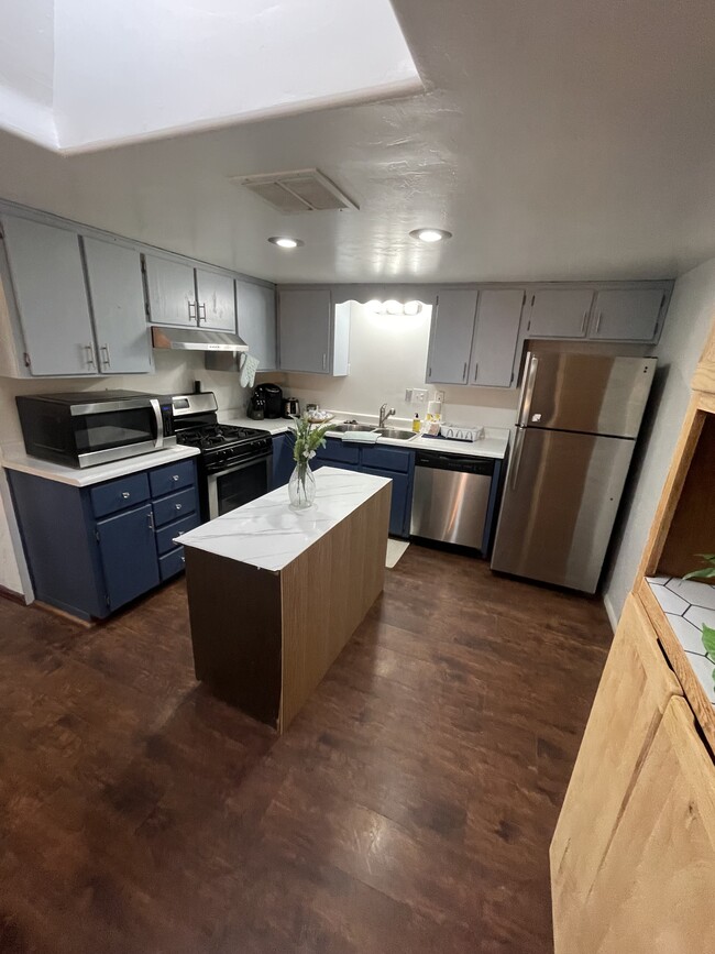 Full kitchen with gas stove & stainless steel appliances - 240 S 12th St