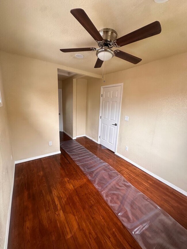 Building Photo - 2 Bedroom, 2 BA house for Rent in National...