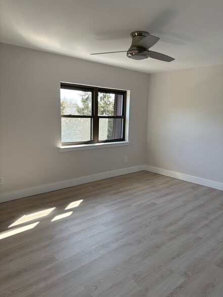 Building Photo - 136 Albany Blvd