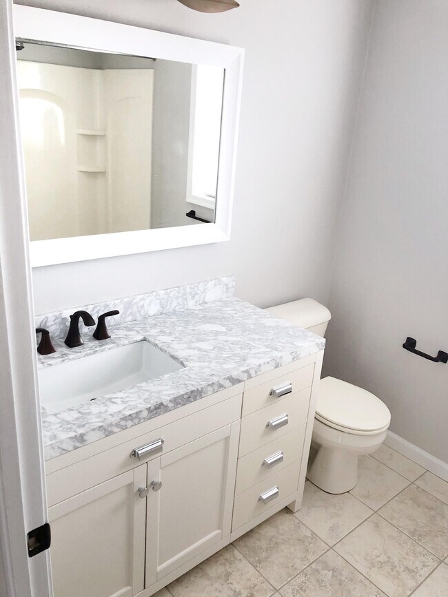 Building Photo - 812 Walnut St