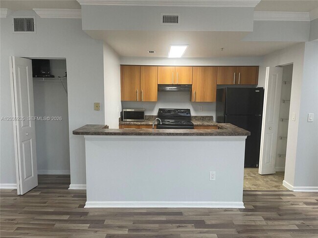 Building Photo - 6020 W Sample Rd