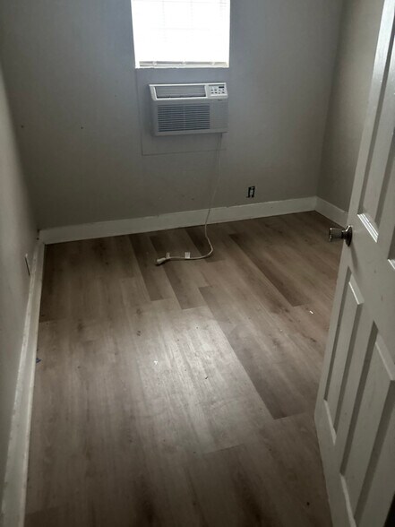 Building Photo - 1161 Lawton Dr