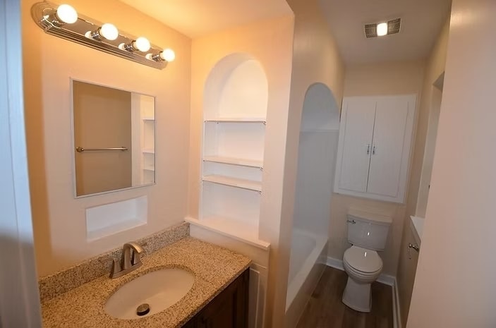 Lower Bath - 119 S 4th St