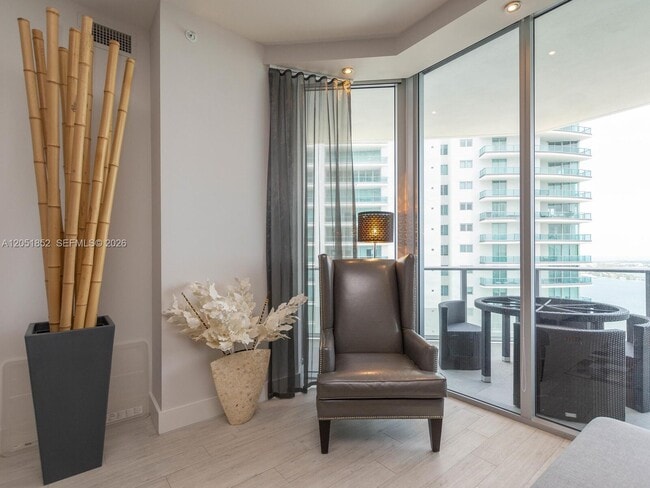 Building Photo - 1300 Brickell Bay Dr