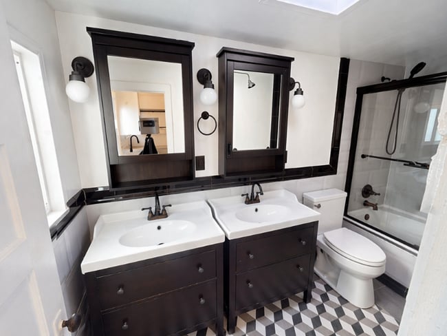 Building Photo - Remodeled | Private Side Yard