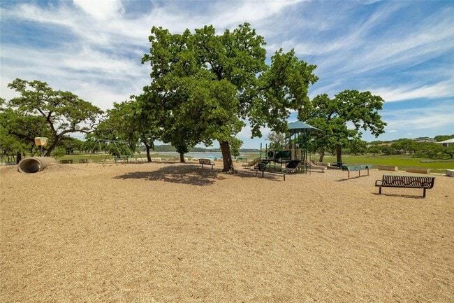 Building Photo - 206 Fairway Cir