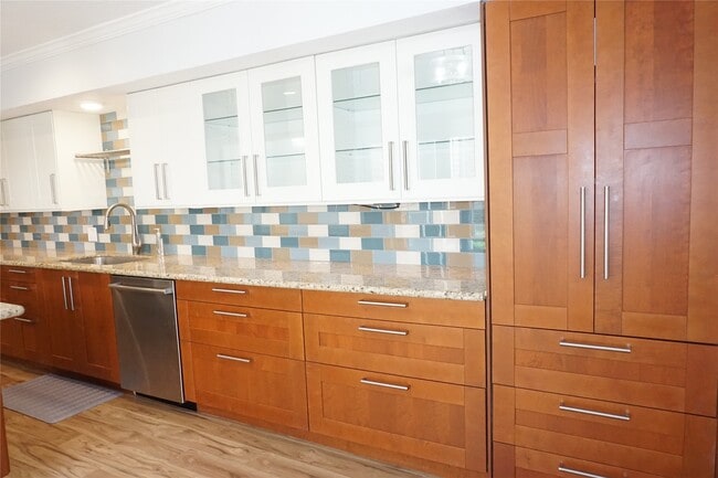 Building Photo - 4006 Breakwood Dr