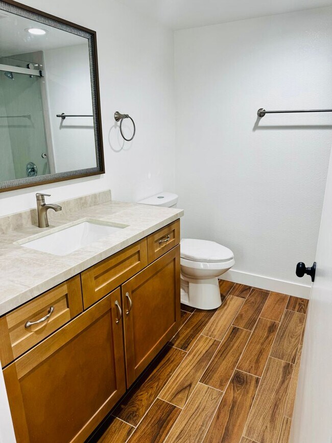 Building Photo - Remodelled 3/3 Townhome For Rent in Huntington Harbor!