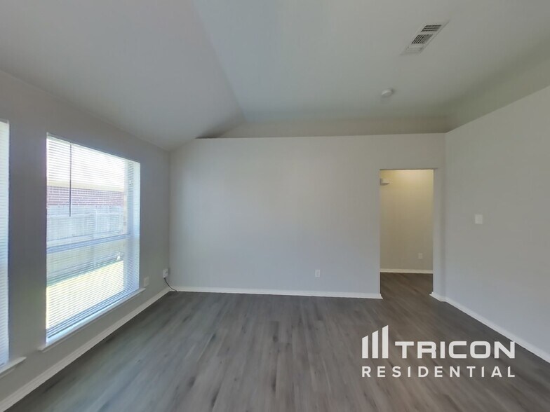 Building Photo - 6910 Meadow Bend Dr