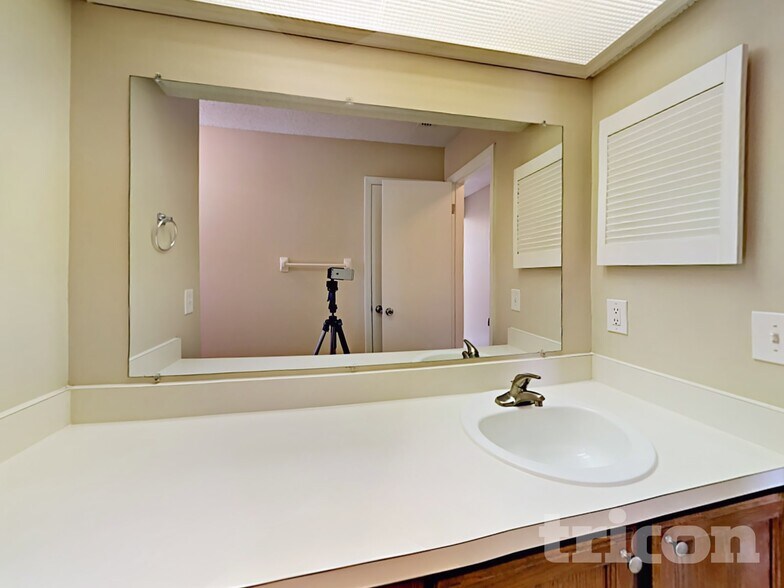 Building Photo - 6747 Long Meadow Cir S