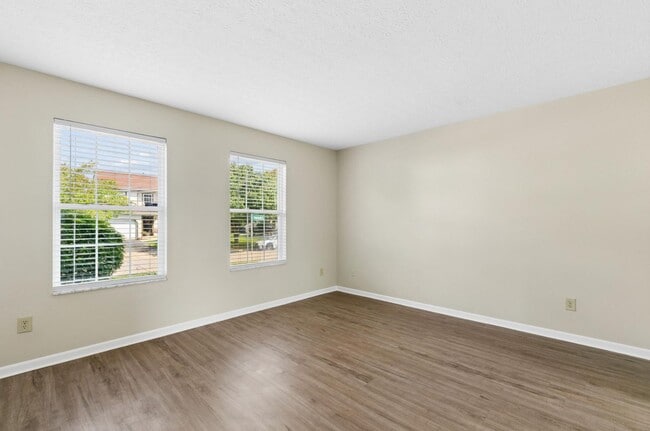 Building Photo - 4611 Thornoak Dr