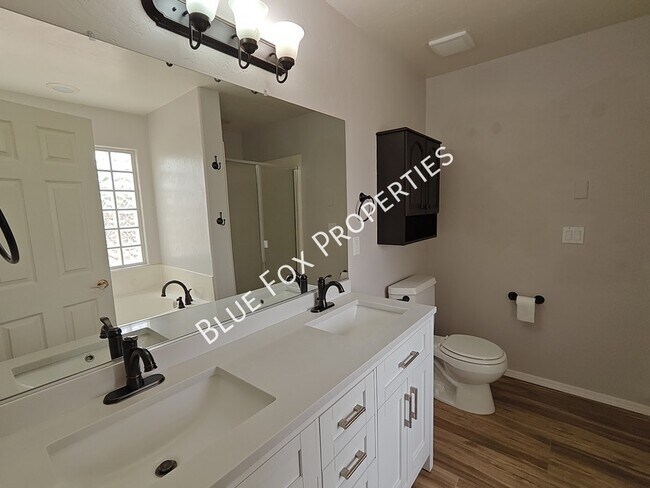 Building Photo - 710 W Calle Alta Loma