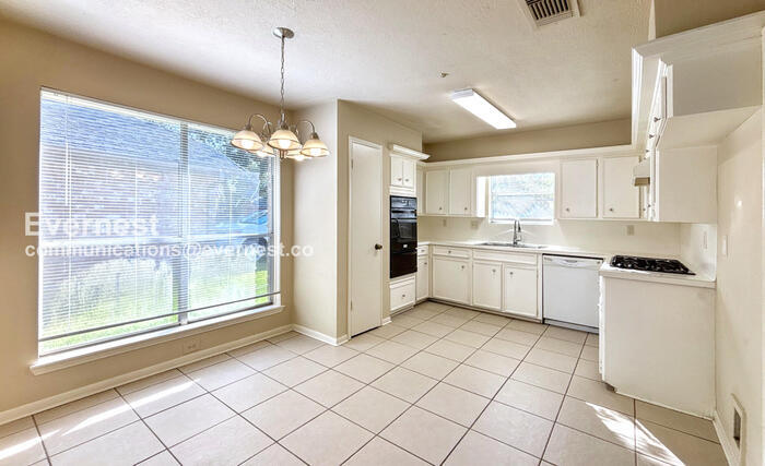 Building Photo - 1018 Valley Ranch Dr