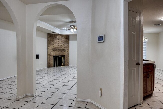 Building Photo - 109 Burwood Ln