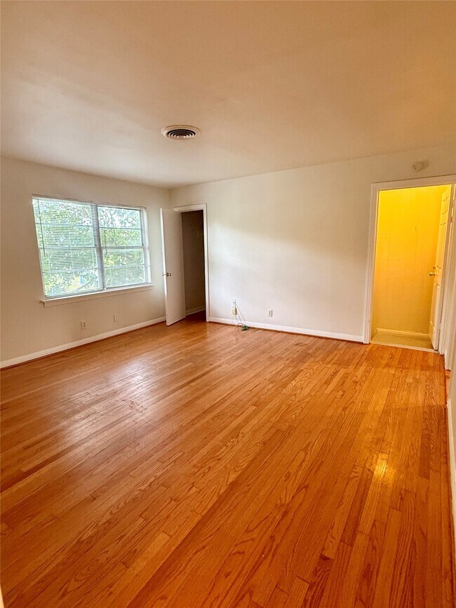 Building Photo - 7018 Alder Dr