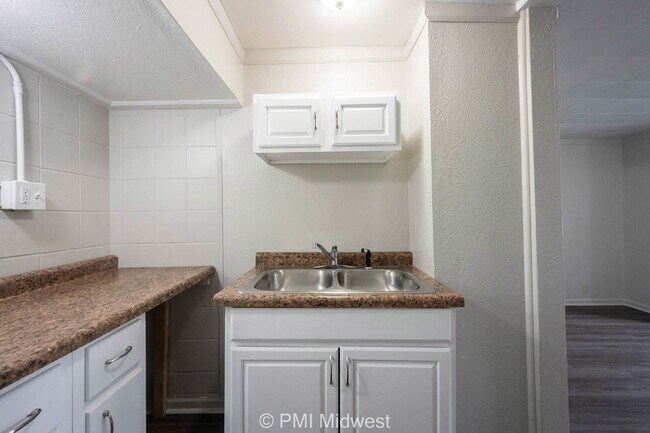 Building Photo - "Cozy Studio Living: Efficient & Affordable Space in Greenfield, IN!"