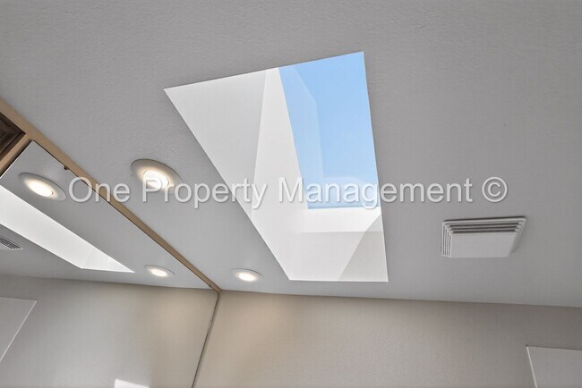 Building Photo - 614 SE 130th Ct