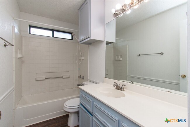 Building Photo - 214 Appaloosa Dr